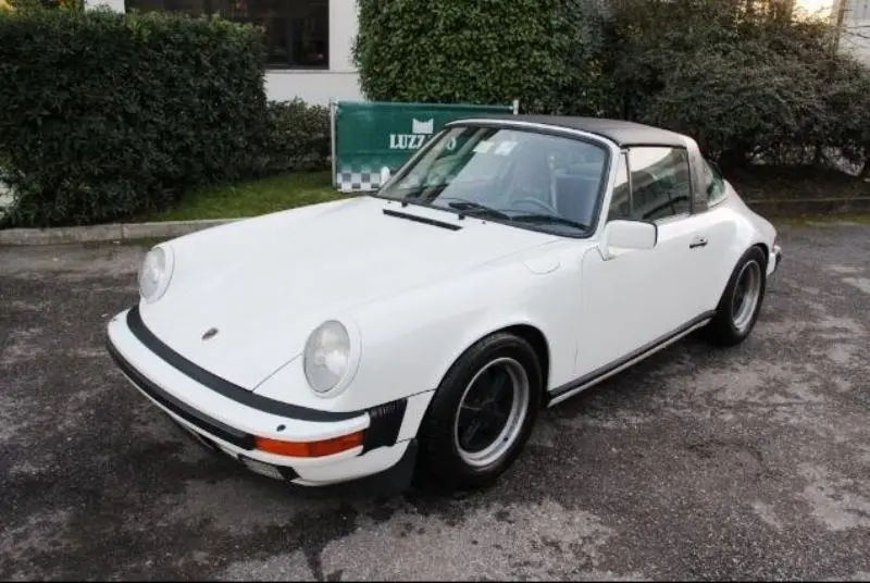La Porsche bianca del 1980 rubata alla Mandolossa - Foto tratte da Facebook