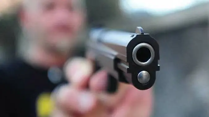Armato di pistola (archivio) - © www.giornaledibrescia.it