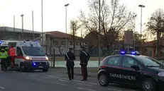 Sul posto. La Croce Rossa e i Carabinieri all’ingresso del parco