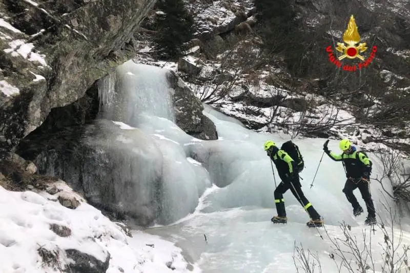 Vigili del Fuoco sulle cascate di ghiaccio e in ricerca dispersi