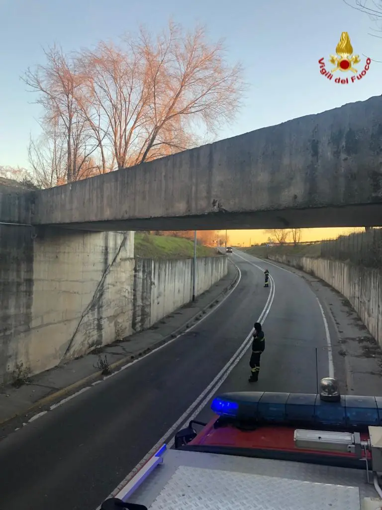 Il ponte lesionato a Montirone sulla sp24