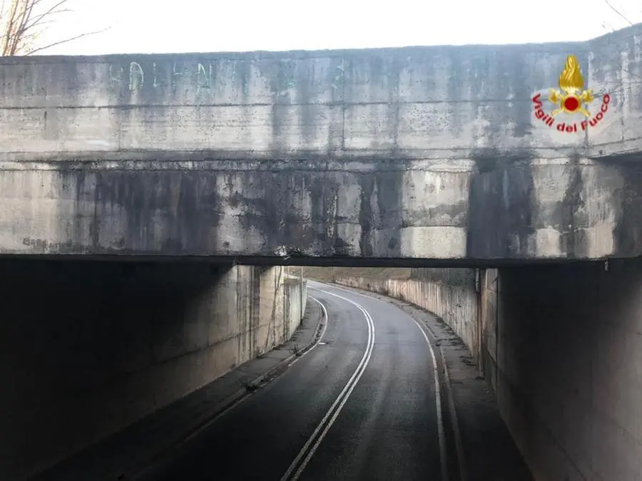 Il ponte lesionato a Montirone sulla sp24