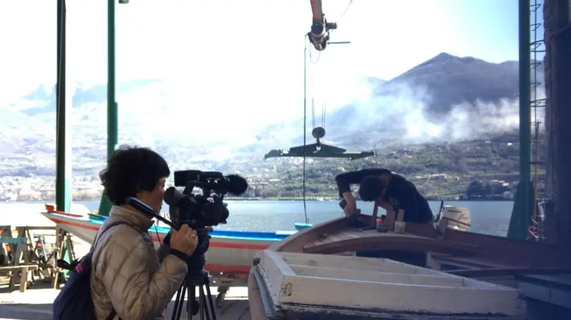 Le telecamere di Nippon Tv sull'isola sebina