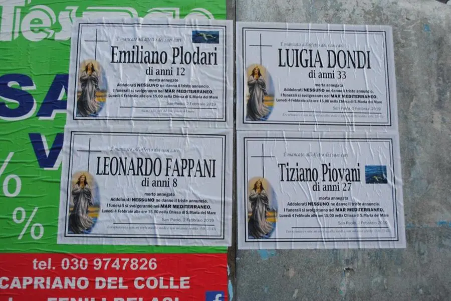 San Paolo, i manifesti funebri pro-migranti con nomi e cognomi locali