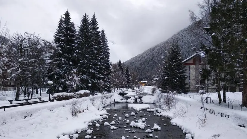 Ponte di Legno e le piste di Montecampione innevate