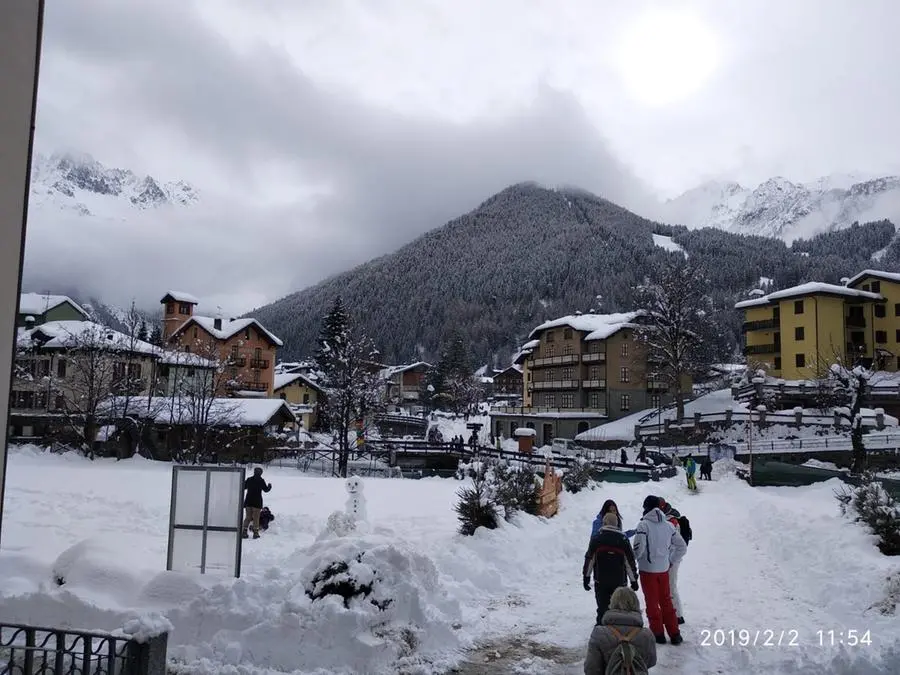 Ponte di Legno e le piste di Montecampione innevate