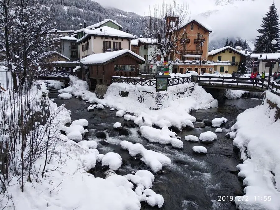 Ponte di Legno e le piste di Montecampione innevate