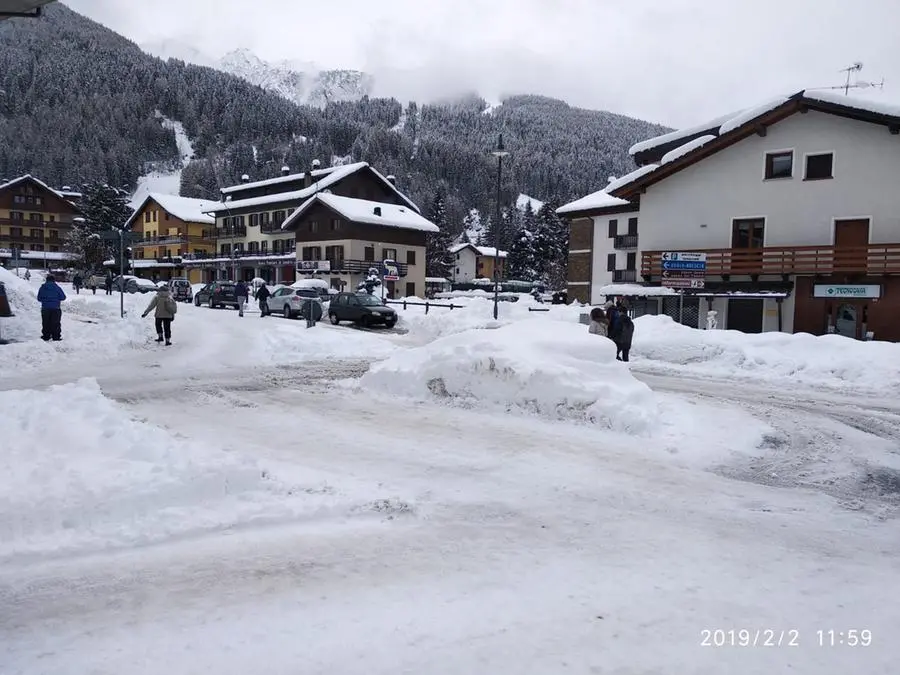 Ponte di Legno e le piste di Montecampione innevate