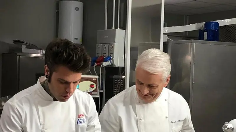 Fedez in pasticceria da Massari
