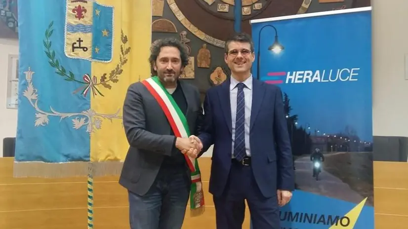 Il sindaco Diego Bertussi e Alessandro Battistini di Hera - Foto  © www.giornaledibrescia.it