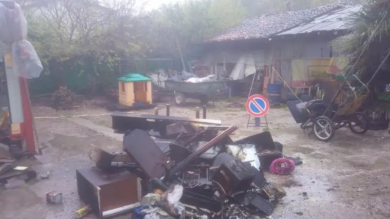 Le fiamme si sono sprigionate verso le 6