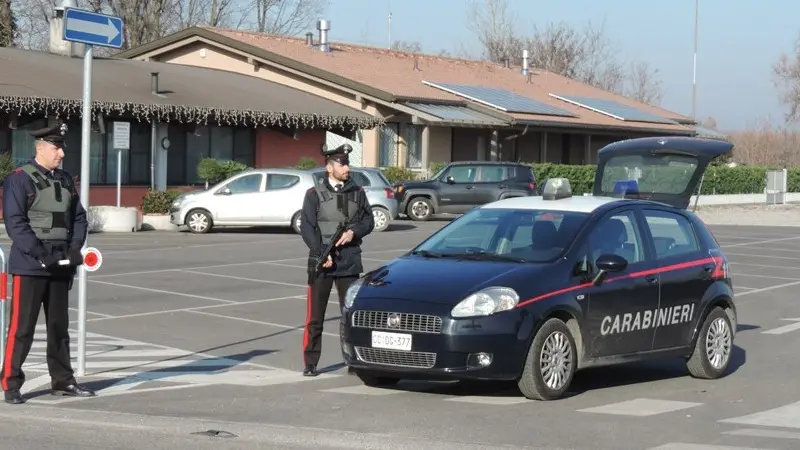 Pattuglia di carabinieri nella Bassa - © www.giornaledibrescia.it