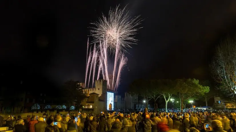 ssdfasf. mnafnlo spettacolo pirotecnico del 2017