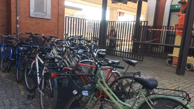 Le rastrelliere in Stazione tutte occupate
