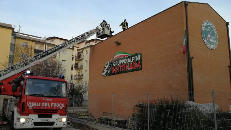 Incendio alla sede degli Alpini di Bottonaga