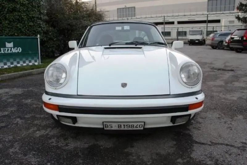 La Porsche bianca del 1980 rubata alla Mandolossa - Foto tratte da Facebook