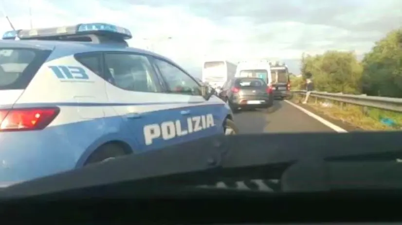 I pullman dei tifosi del Brescia assaltati a Bari nelle foto de Il Quotidiano Italiano di Bari