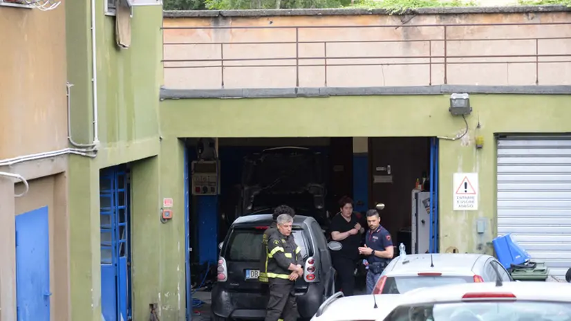 L'officina di autoriparazione di via Don Vender - Foto Gabriele Strada /Neg © www.giornaledibrescia.it