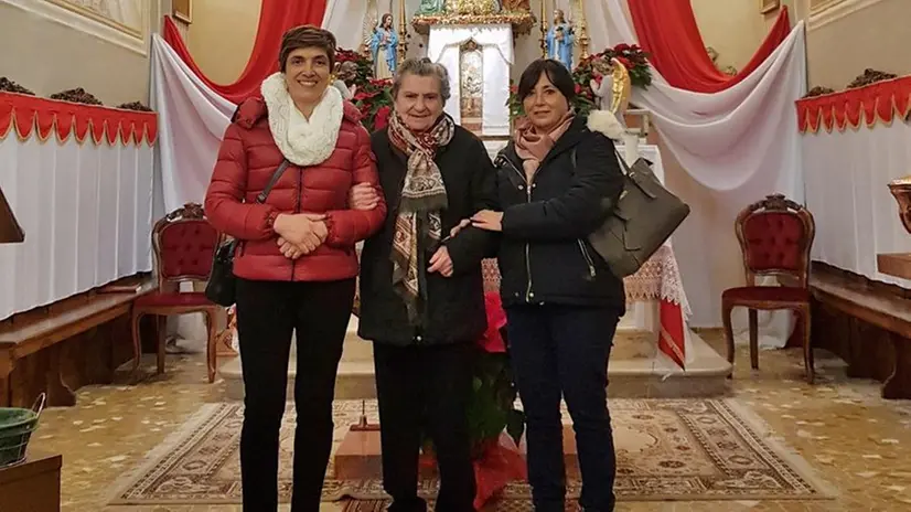 Letizia con le sue nuove amiche Imma e Martina - Foto © www.giornaledibrescia.it