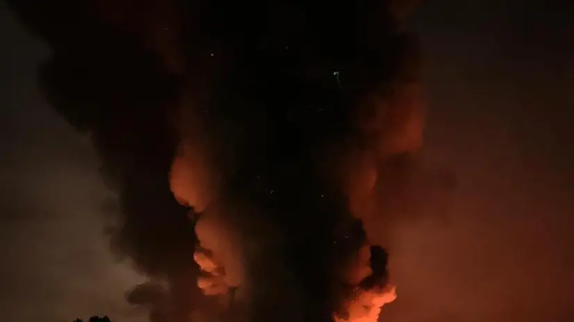 L'incendio alla Valcart di Rogno