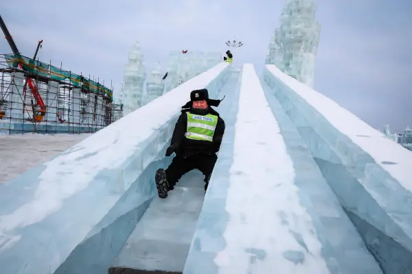 La città di ghiaccio allestita ad Harbin, in Cina