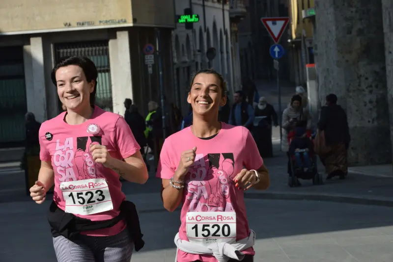 Allegria e voglia di correre alla Corsa Rosa