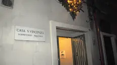 L'ingresso del dormitorio San Vincenzo - © www.giornaledibrescia.it