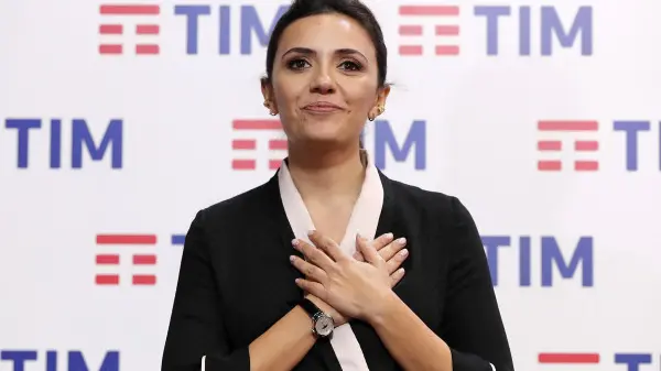 Alcuni scatti di Serena Rossi, ospite nella terza serata di Festival