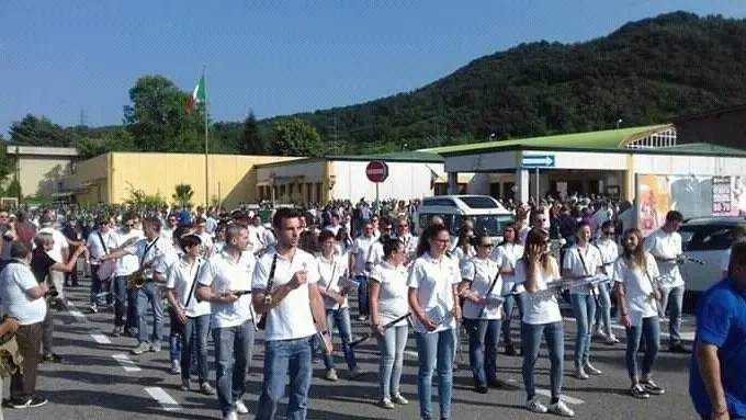 Una sfilata del Corpo bandistico «Giacomo Puccini» di Adro
