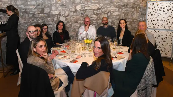 La sala e gli ospiti