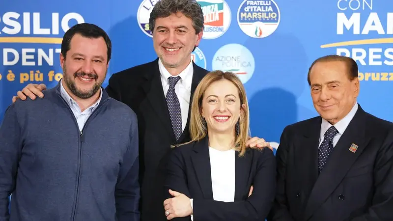 Marco Marsilio con i leader del centrodestra, Matteo Salvini, Giorgia Meloni e Silvio Berlusconi - Foto Ansa © www.giornaledibrescia.it