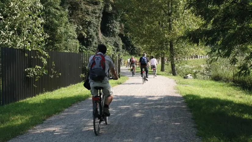 La ciclovia dell'Oglio in territorio di Breno - La ciclovia dell'Oglio in territorio di Breno