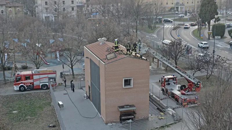 Vigili del Fuoco al lavoro alla sede degli Alpini di Bottonaga