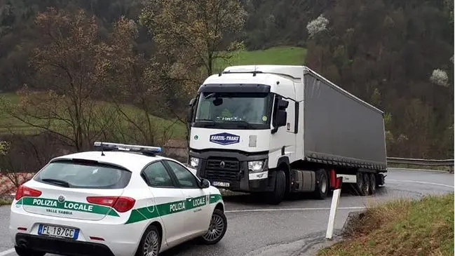 Camion ostaggio delle strade Valsabbine