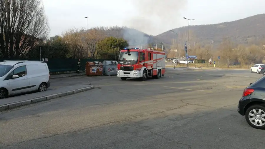 Il rogo in via Torricella di sopra