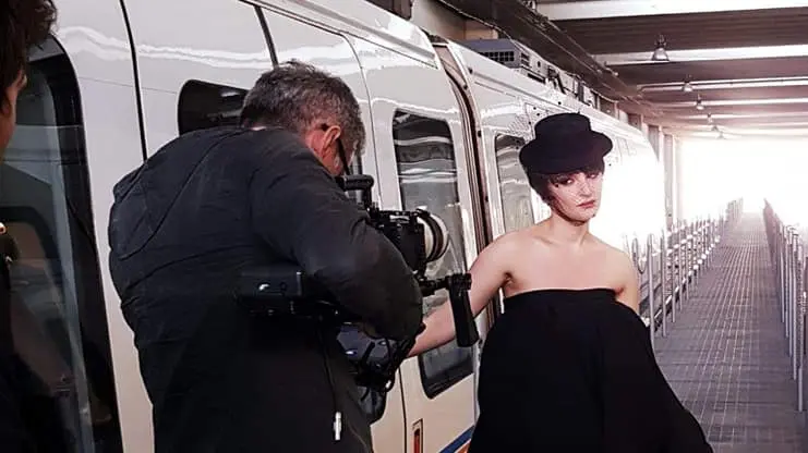 Alcuni scatti di Arisa in metropolitana a Brescia