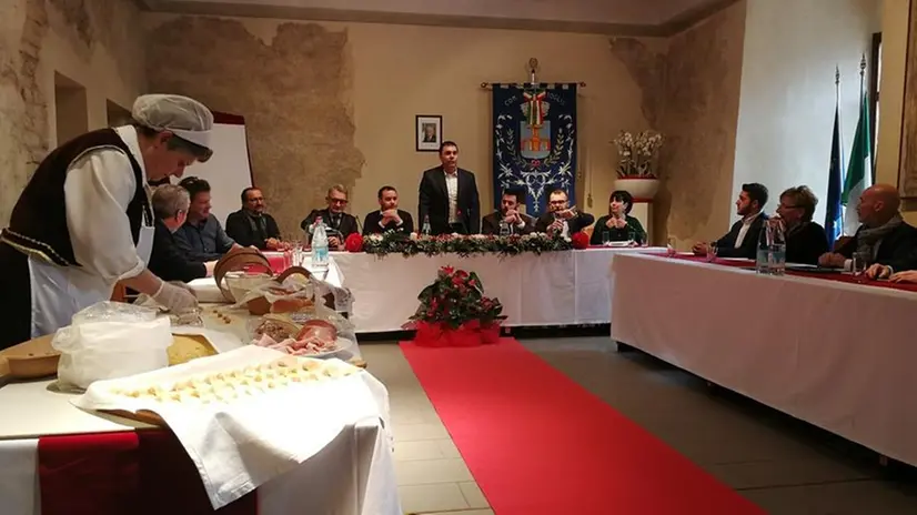 La presentazione. Un momento dell’incontro in sala consiliare