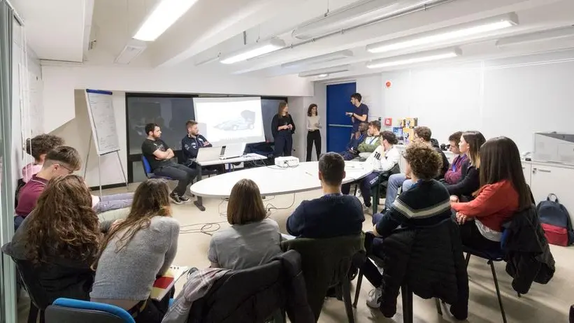 Un momento dell’incontro dei ragazzi del Beretta alla Sil di Lumezzane - © www.giornaledibrescia.it