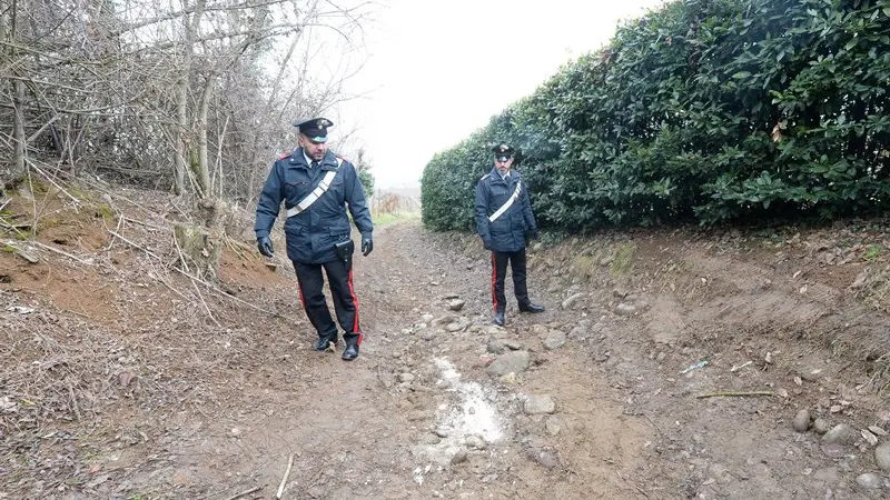 Carabinieri sul luogo del ritrovamento del cadavere di Stefania Crotti - Foto Marco Ortogni/Neg © www.giornaledibrescia.it