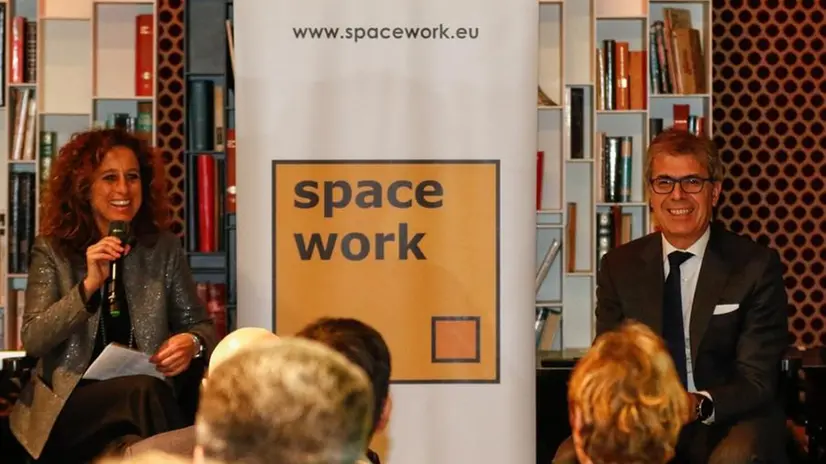 Il professor Marco Taisch con Dorika Franchini, presidente e a.d. di Space Work - © www.giornaledibrescia.it