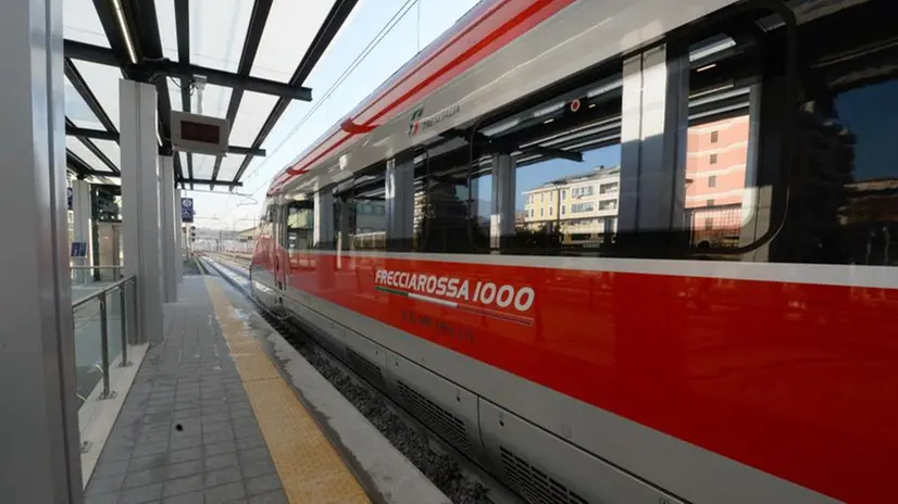 Un Frecciarossa fermo in stazione a Brescia -  Foto © www.giornaledibrescia.it