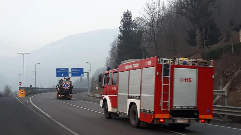 Vigili del Fuoco sul luogo dell'incidente -  Foto © www.giornaledibrescia.it