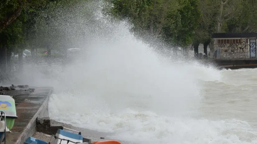 Il maltempo sul lago di Garda