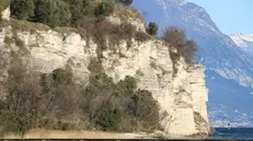 Rocce di vario tipo. Sirmione rappresenta un «unicum» sul lago di Garda