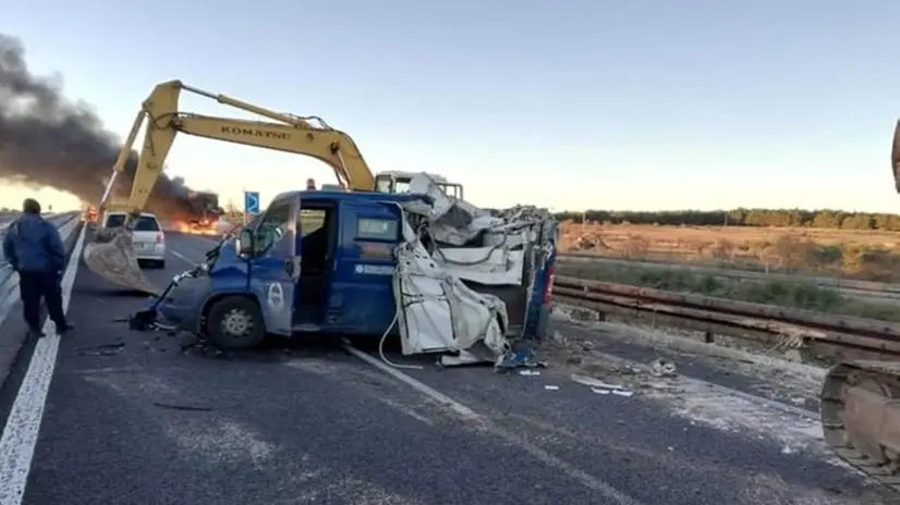 Un'immagine del mezzo preso d'assalto - Foto tratta dal sito Nuovo quotidiano di Puglia