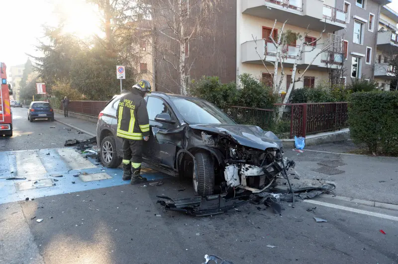 Tremendo incidente in via Branze a Brescia