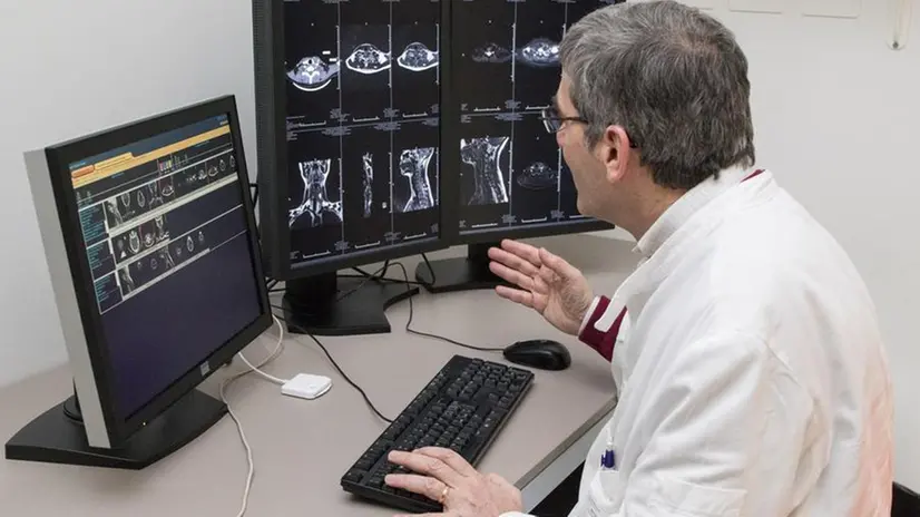 Il prof. Roberto Maroldi, direttore di Radiologia Diagnostica con nuove macchine e software - © www.giornaledibrescia.it