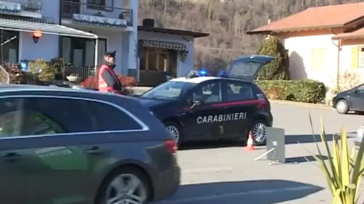 I controlli dei carabinieri a Malonno -  Foto © www.giornaledibrescia.it