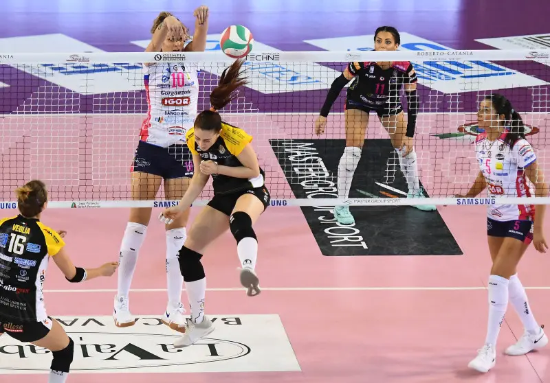 Pallavolo, serie A1 femminile: Valsabbina Brescia-Igor Novara 3-2