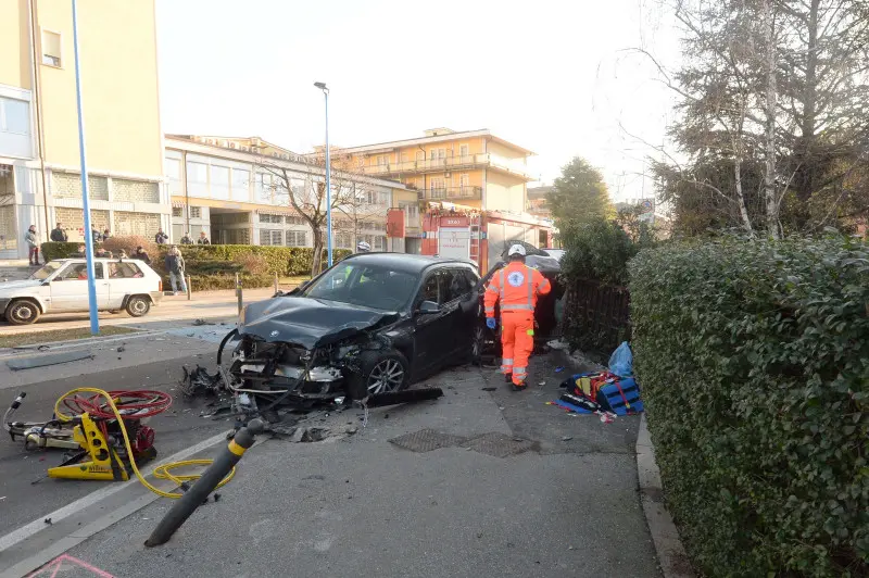 Tremendo incidente in via Branze a Brescia